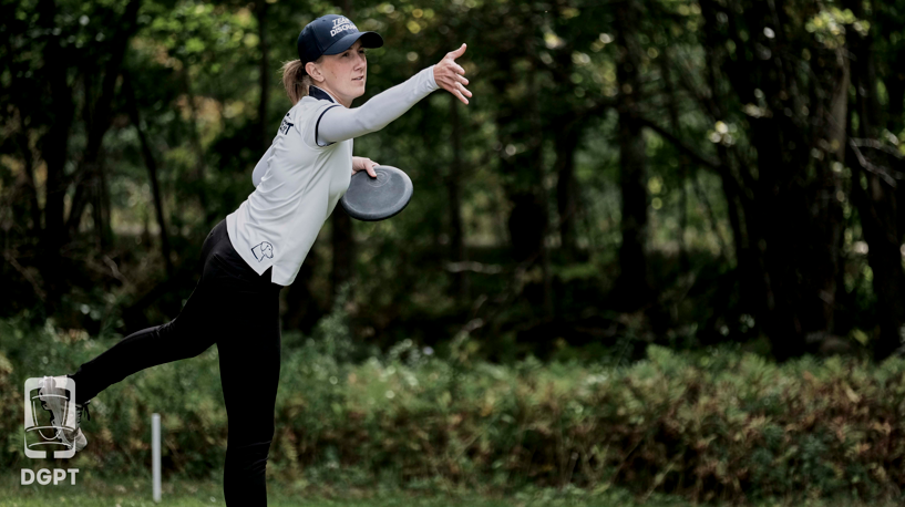 Missy Gannon putting during a Disc Golf Pro Tour event.