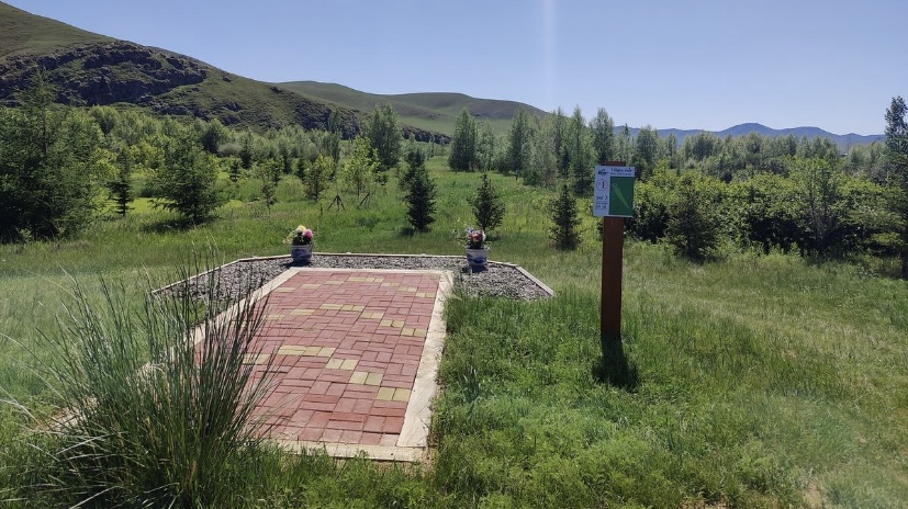 A disc golf tee pad overlooking a valley.